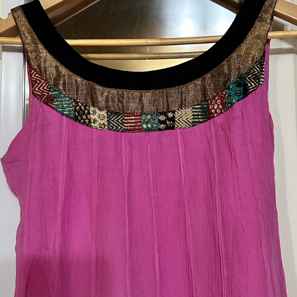 Preety pink tunic can go on leggings or jeans